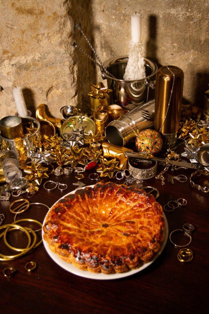 Scénographie Galette des Reines devant trésor